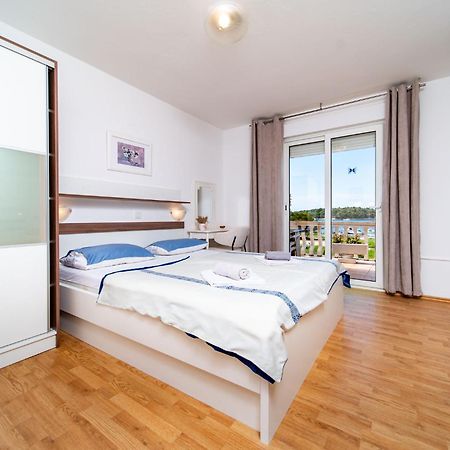 Guesthouse Mira Rab Town Eksteriør billede
