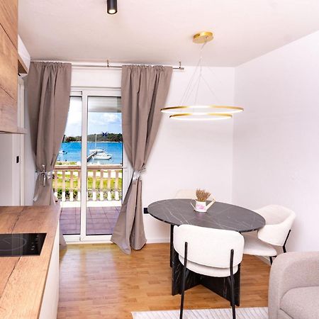 Guesthouse Mira Rab Town Eksteriør billede