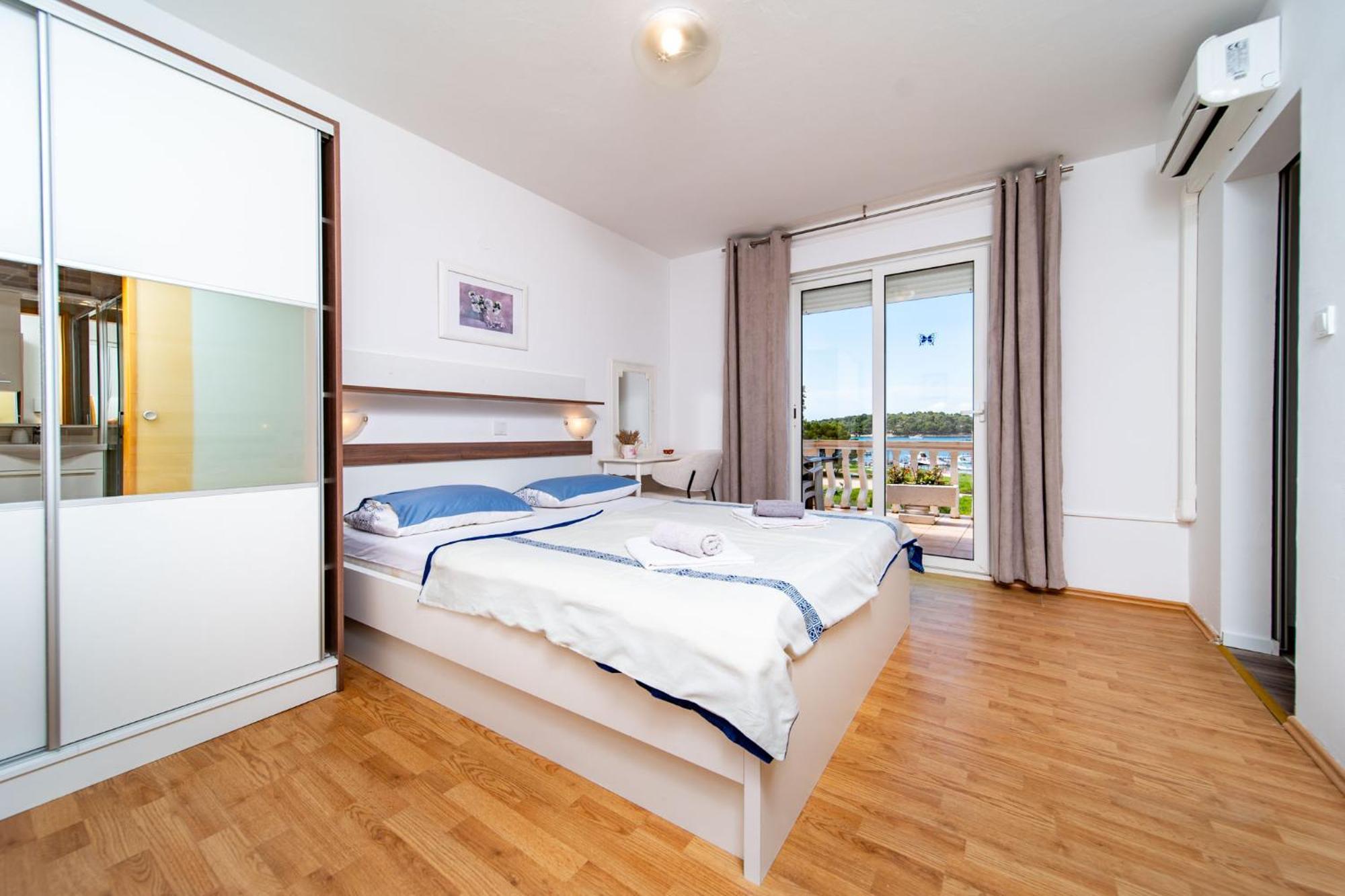 Guesthouse Mira Rab Town Eksteriør billede