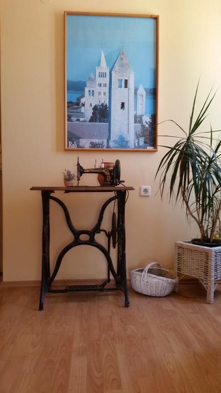 Guesthouse Mira Rab Town Eksteriør billede