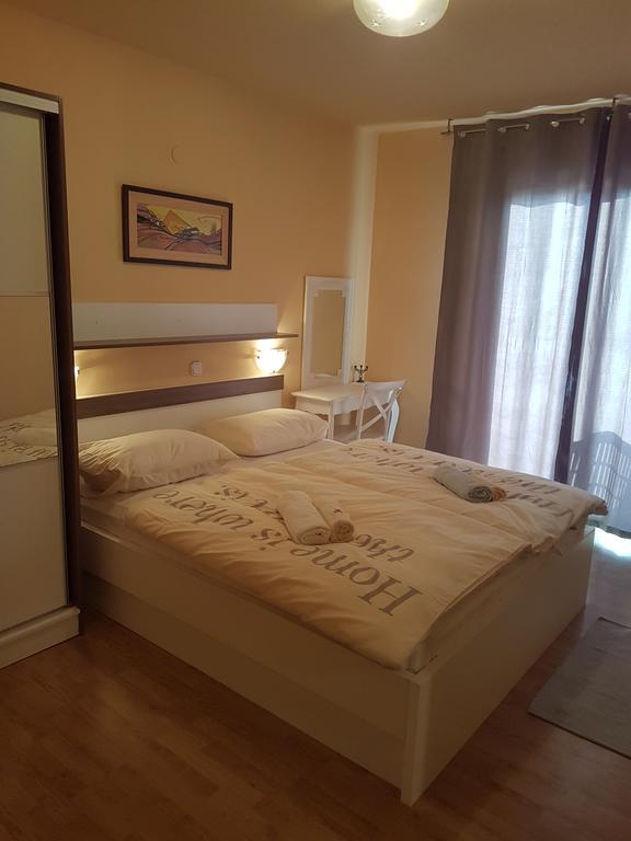 Guesthouse Mira Rab Town Eksteriør billede